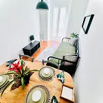 87 Center Flat Ideal For Groups And Families 아파트 *
