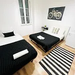 87 Center Flat Ideal For Groups And Families Lägenhet