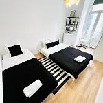 87 Center Flat Ideal For Groups And Families Lägenhet *