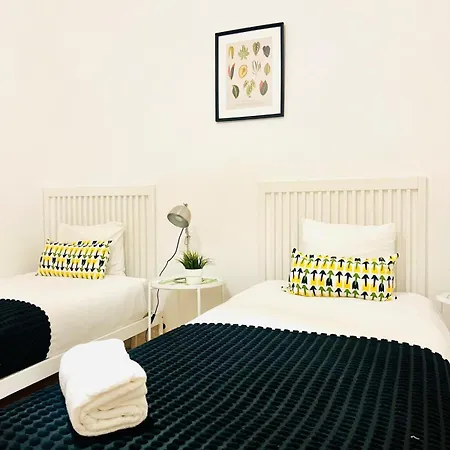 87 Center Flat Ideal For Groups And Families Appartamento Lisbona