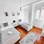 87 Center Flat Ideal For Groups And Families Apartament Lizbona